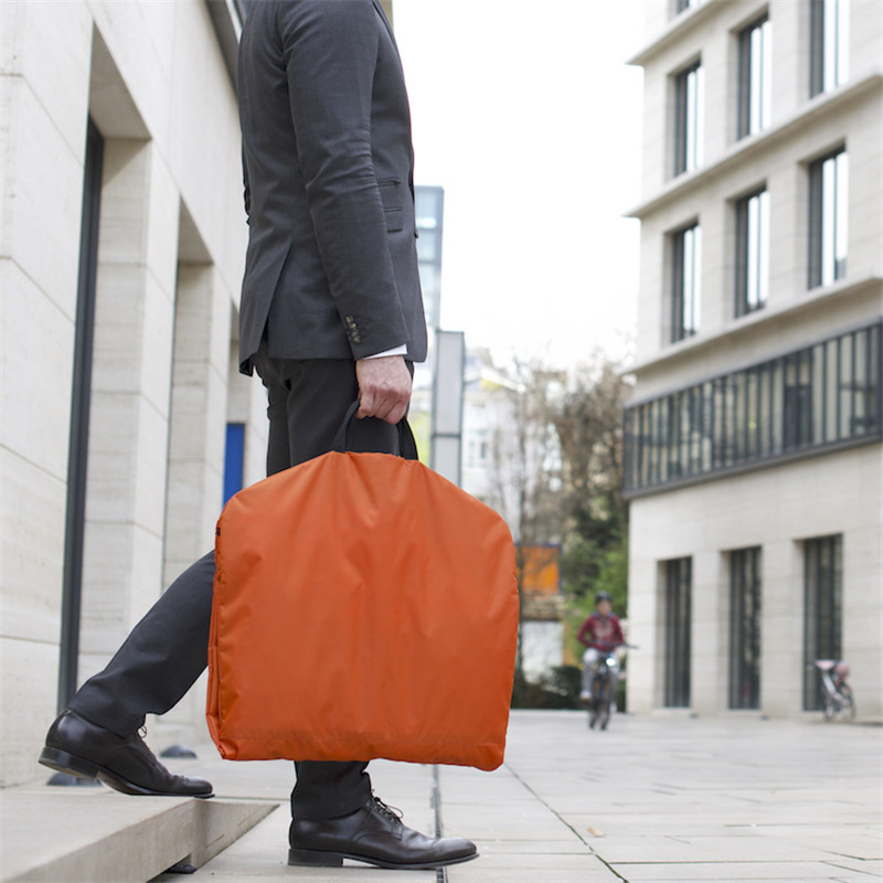 2 in 1 Kleidungsstück Tasche tragen auf Männer Anzug Hanger Reißverschluss Taschen 1.1LBS
